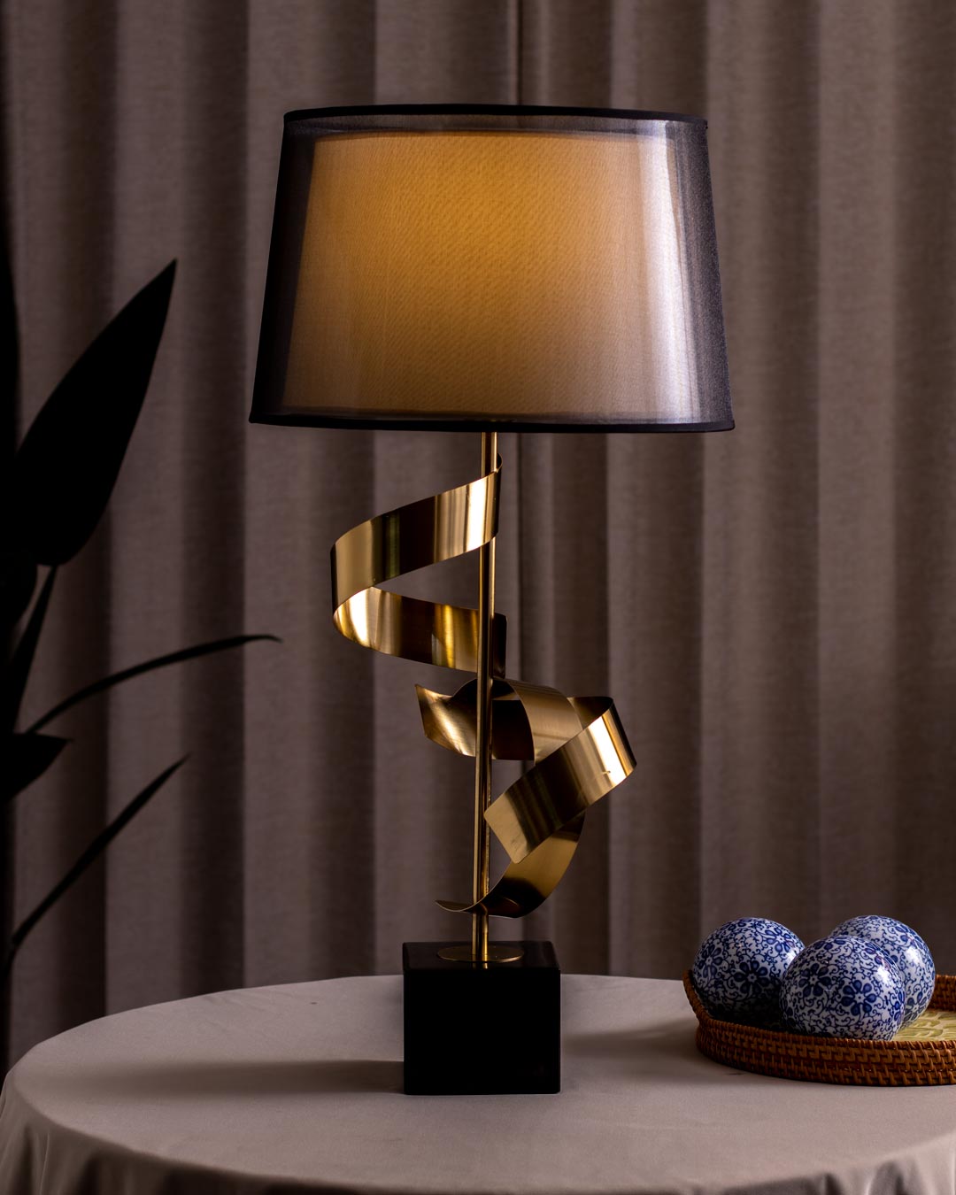 Elegant Metallic Glow Table Lamp