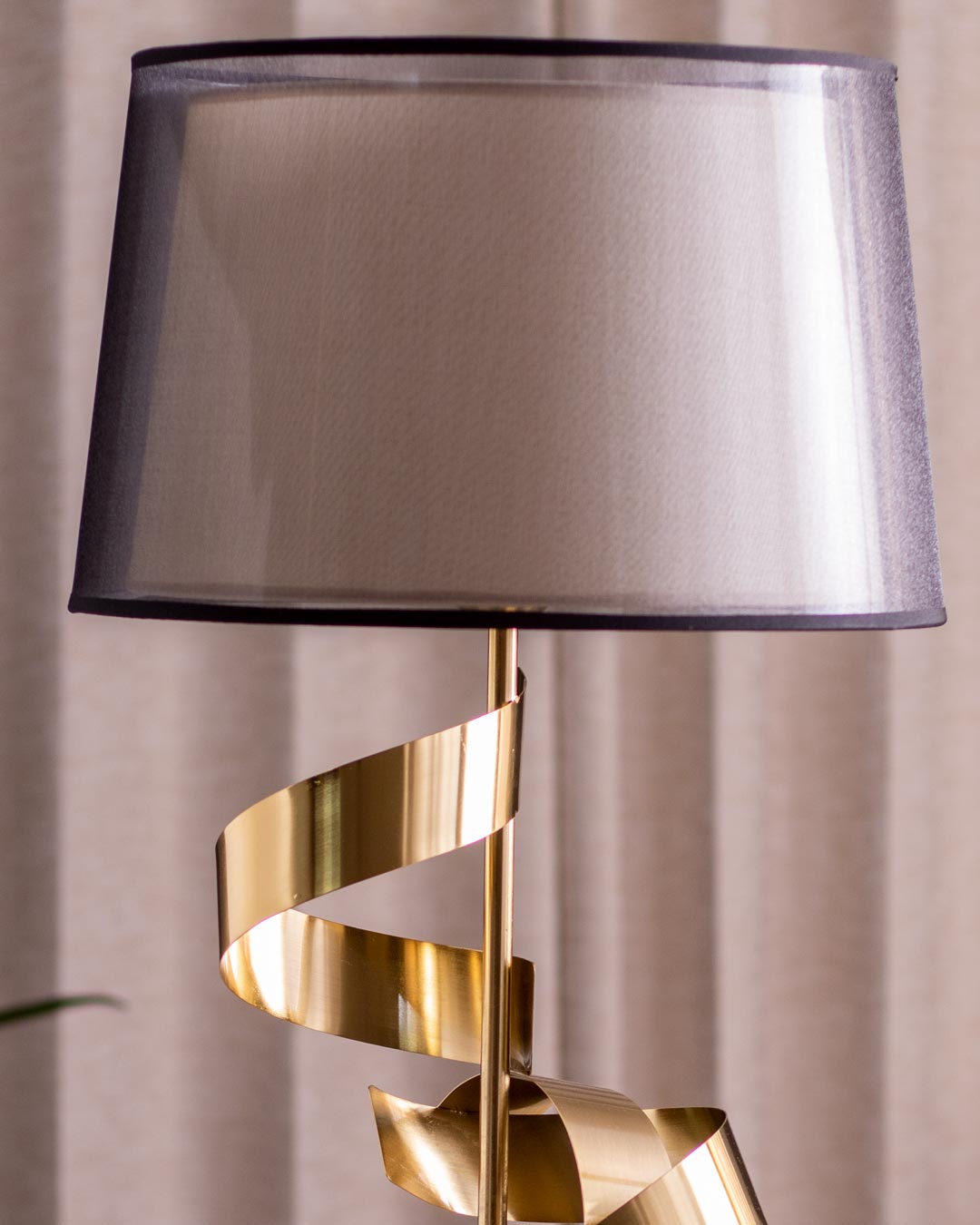 Elegant Metallic Glow Table Lamp