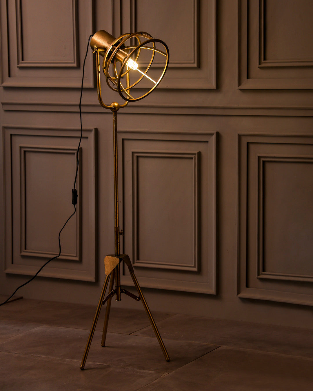 Retro Luxe Tripod Floor Lamp