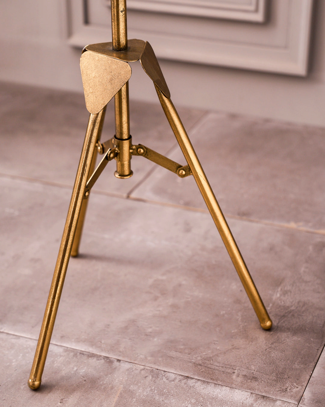 Retro Luxe Tripod Floor Lamp