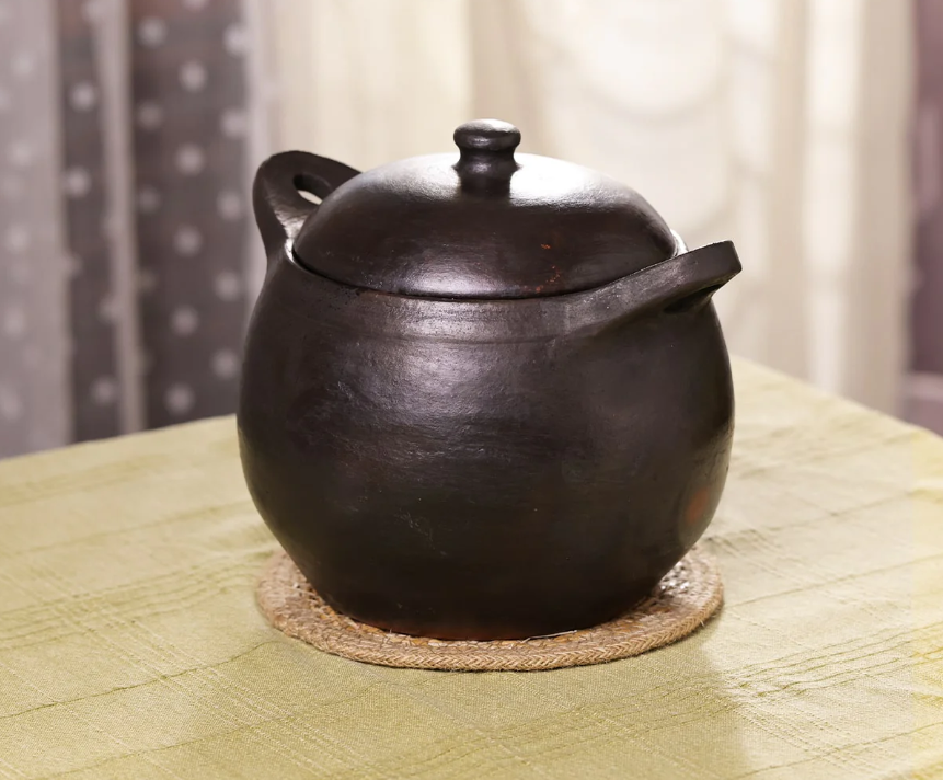 Terracotta Pot with Lid (2 Litres) – The Clay Classic for Natural Cooling & Storage